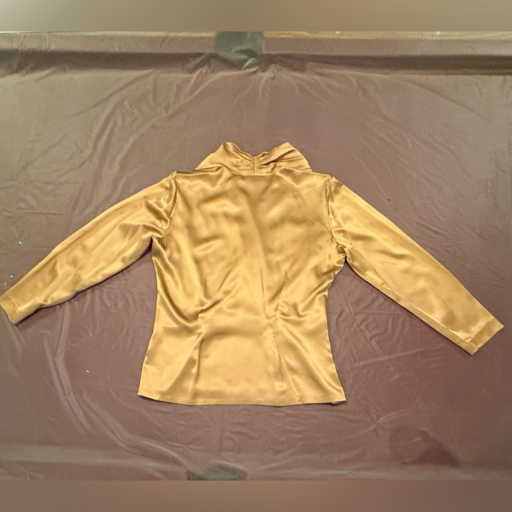 Dana Buchman Gold 100% Silk Cross Front V-neck Blouse Size 12/Large MSRP $325 - Picture 3 of 9